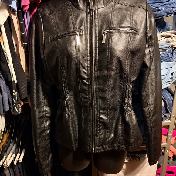 New Look Black Leather Jacket with Zipper Details - Picture 2 of 2